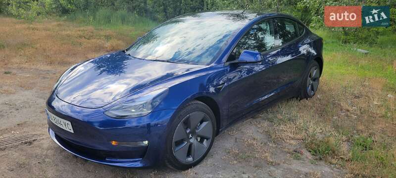 Седан Tesla Model 3 2023 в Киеве