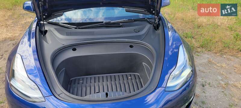 Седан Tesla Model 3 2023 в Киеве