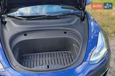 Седан Tesla Model 3 2023 в 