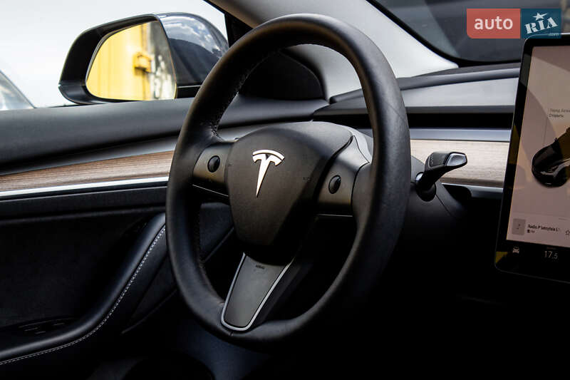 Седан Tesla Model 3 2022 в Львове