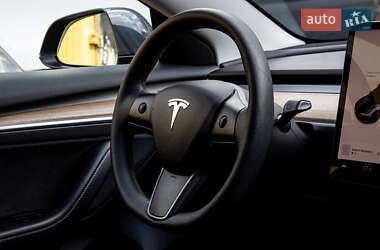 Седан Tesla Model 3 2022 в 