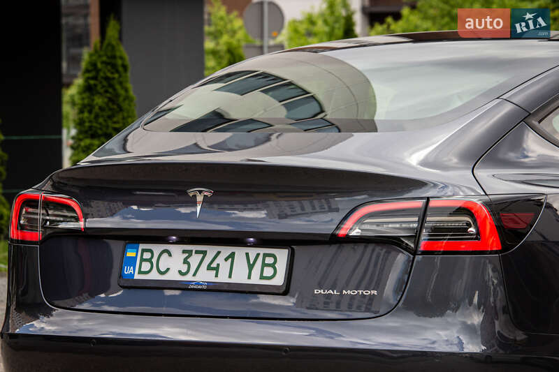 Седан Tesla Model 3 2022 в Львове