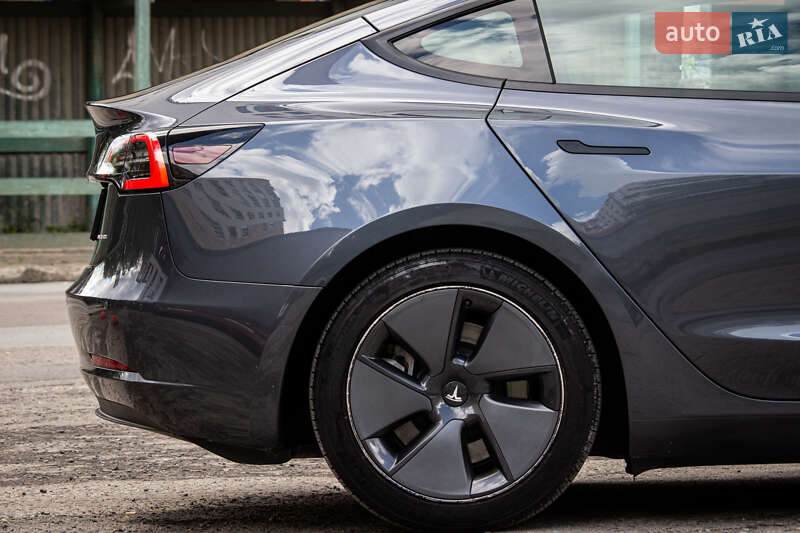 Седан Tesla Model 3 2022 в Львове