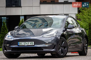 Седан Tesla Model 3 2022 в Львове