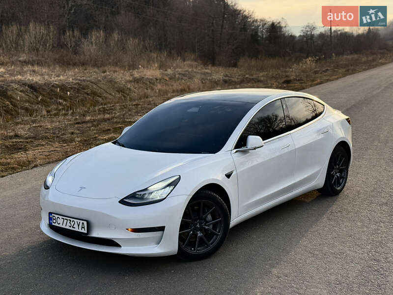 Tesla Model 3 2020