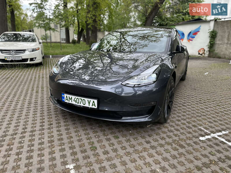 Седан Tesla Model 3 2021 в 