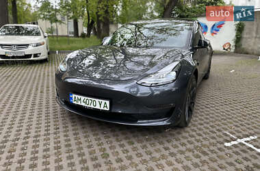 Седан Tesla Model 3 2021 в 