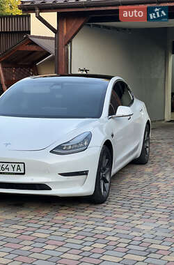 Седан Tesla Model 3 2019 в Ужгороді