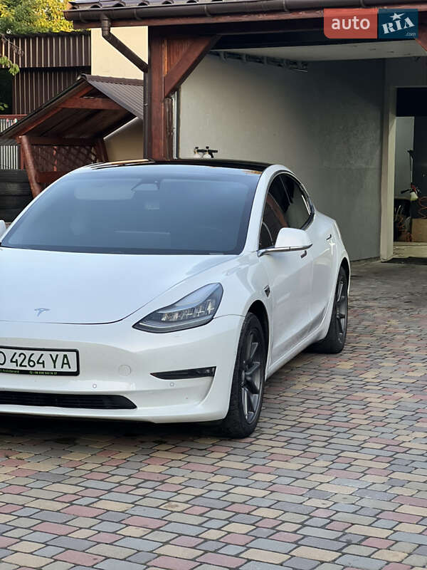 Седан Tesla Model 3 2019 в Ужгороде