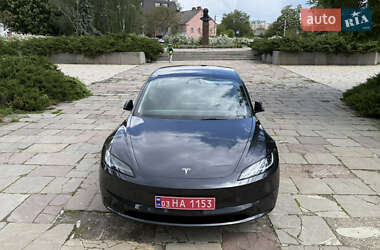 Седан Tesla Model 3 2024 в 
