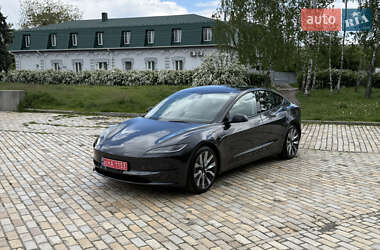 Седан Tesla Model 3 2024 в 
