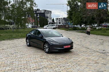 Седан Tesla Model 3 2024 в 