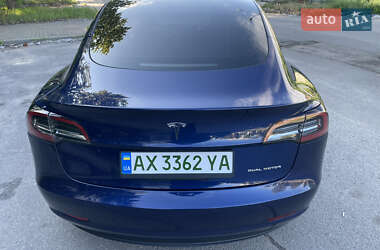 Седан Tesla Model 3 2023 в 
