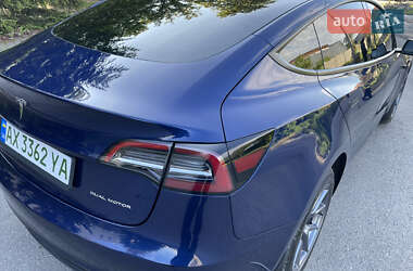 Седан Tesla Model 3 2023 в 