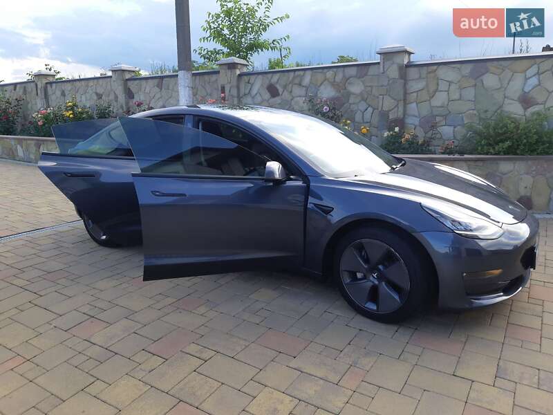 Седан Tesla Model 3 2020 в Івано-Франківську