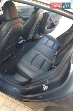 Седан Tesla Model 3 2020 в 