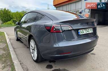 Седан Tesla Model 3 2020 в 