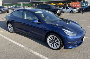 Седан Tesla Model 3 2022 в 