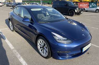 Седан Tesla Model 3 2022 в 