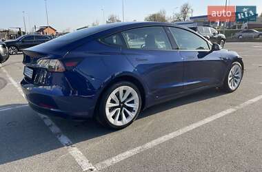 Седан Tesla Model 3 2022 в 