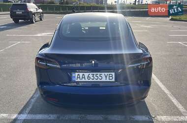 Седан Tesla Model 3 2022 в 