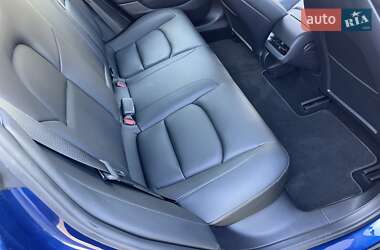 Седан Tesla Model 3 2022 в 