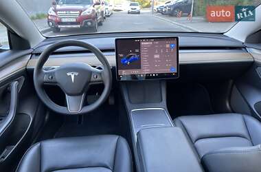 Седан Tesla Model 3 2022 в 