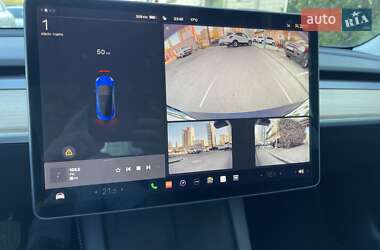 Седан Tesla Model 3 2022 в 