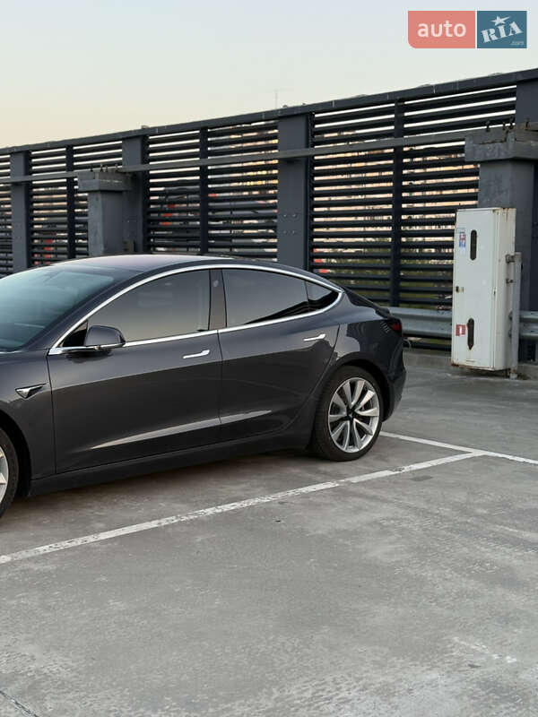 Седан Tesla Model 3 2018 в Києві