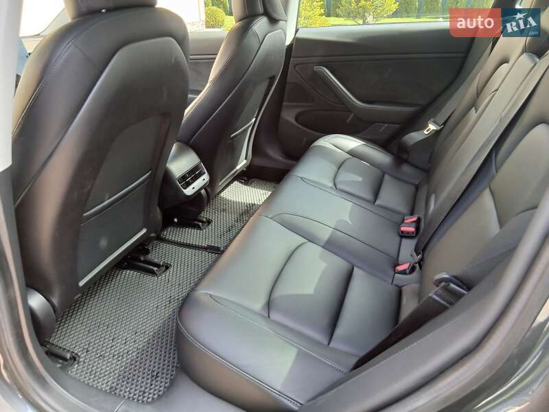 Седан Tesla Model 3 2019 в Киеве