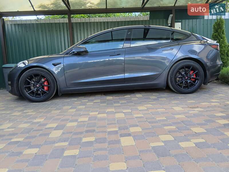 Седан Tesla Model 3 2019 в Киеве