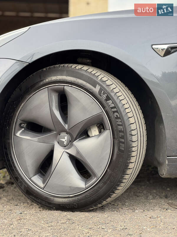 Седан Tesla Model 3 2019 в Рівному