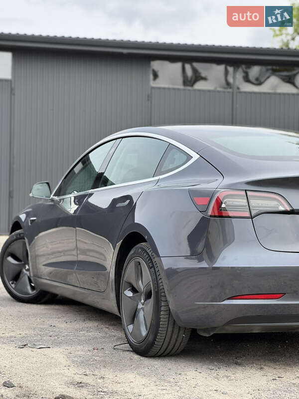 Седан Tesla Model 3 2019 в Рівному