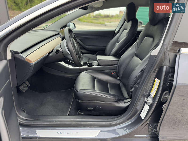 Седан Tesla Model 3 2019 в Рівному