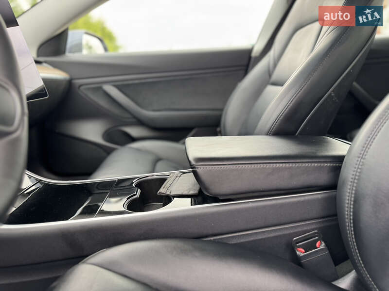 Седан Tesla Model 3 2019 в Рівному
