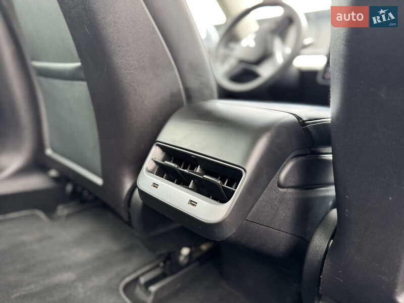 Седан Tesla Model 3 2019 в Рівному