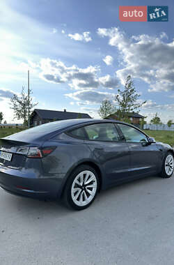 Седан Tesla Model 3 2023 в 