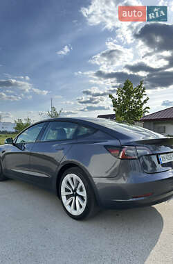 Седан Tesla Model 3 2023 в 