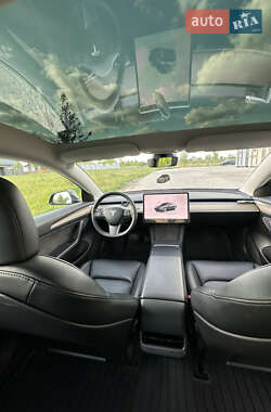 Седан Tesla Model 3 2023 в 
