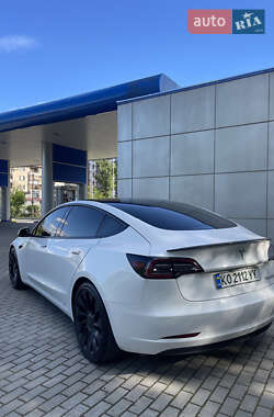 Седан Tesla Model 3 2021 в 