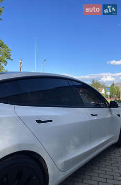 Седан Tesla Model 3 2021 в 