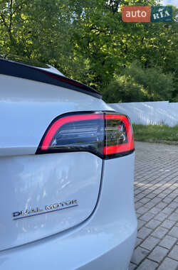 Седан Tesla Model 3 2021 в 