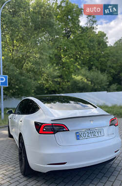 Седан Tesla Model 3 2021 в 