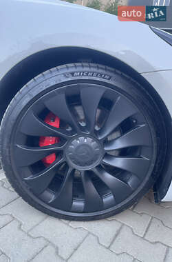 Седан Tesla Model 3 2021 в 
