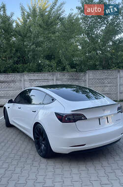 Седан Tesla Model 3 2021 в 