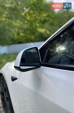 Седан Tesla Model 3 2021 в 