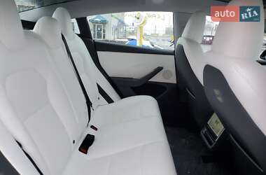 Седан Tesla Model 3 2024 в 