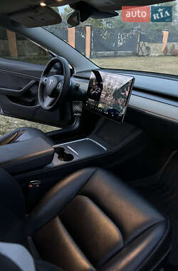 Седан Tesla Model 3 2019 в 