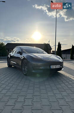Седан Tesla Model 3 2022 в 