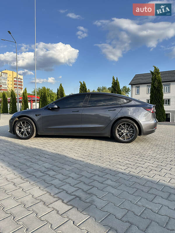 Седан Tesla Model 3 2022 в Вінниці